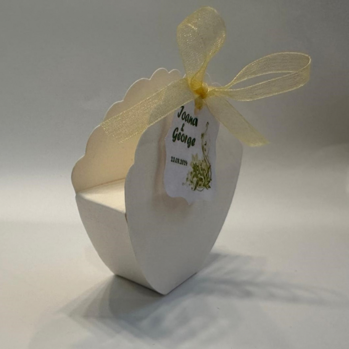 Cutie din carton ivoar forma scoica + eticheta personalizata [4]