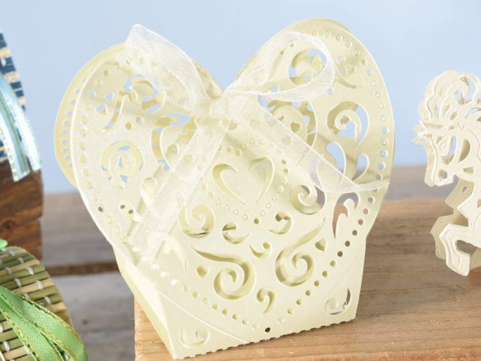Cutie din carton sidefat forma inima + eticheta personalizata [5]