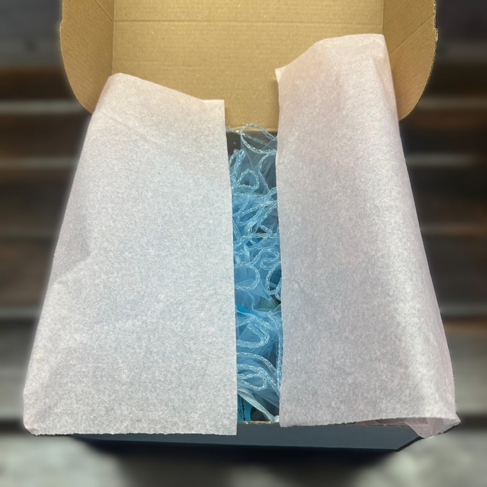 Marturii botez baiat – lumanare cactus in ghiveci gri cu tulle albastru si eticheta personalizata [7]