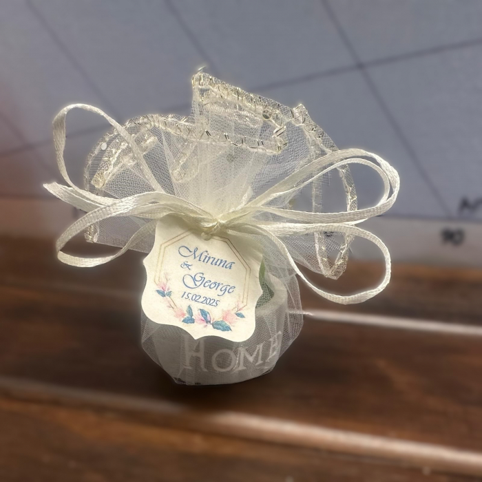Marturii nunta cactus – lumanare in ghiveci gri cu tulle ivory si eticheta personalizata [3]