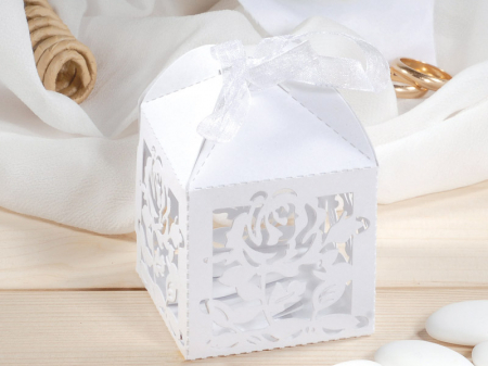 Cutie de carton alb perlat cu trandafiri + eticheta personalizata [1]