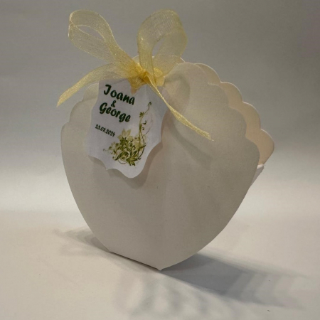 Cutie din carton ivoar forma scoica + eticheta personalizata [4]
