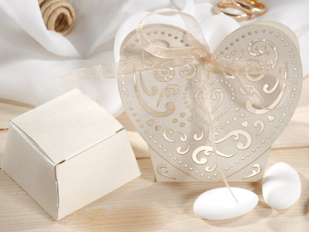 Cutie din carton sidefat forma inima + eticheta personalizata [2]