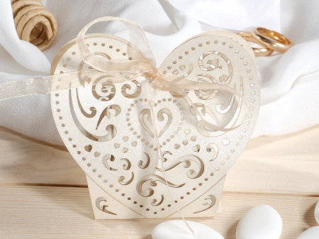 Cutie din carton sidefat forma inima + eticheta personalizata [1]