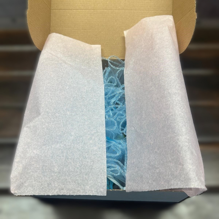 Marturii botez baiat – lumanare cactus in ghiveci gri cu tulle albastru si eticheta personalizata [6]