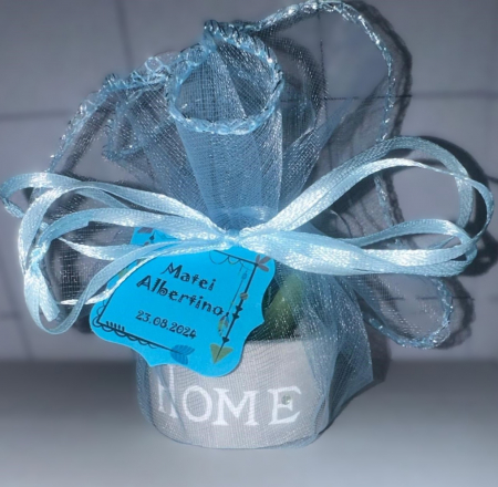 Marturii botez baiat – lumanare cactus in ghiveci gri cu tulle albastru si eticheta personalizata [3]
