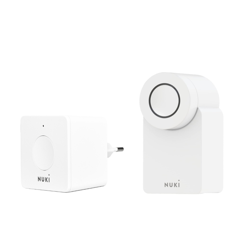 Set Nuki Combo 4.0, include Nuki Smart Lock 4.0 și Nuki Bridge, cu posibilitatea de control de la distanță prin aplicația mobilă [4]