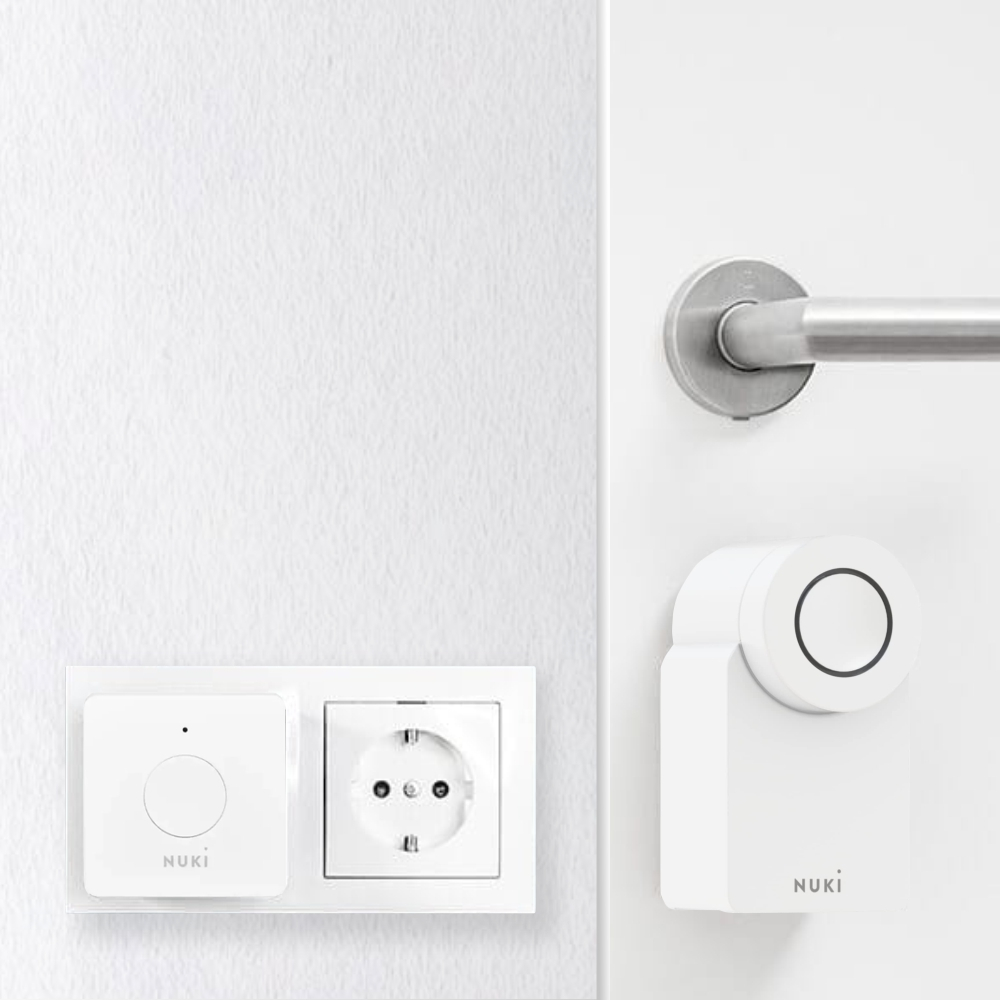 Set Nuki Combo 4.0, include Nuki Smart Lock 4.0 și Nuki Bridge, cu posibilitatea de control de la distanță prin aplicația mobilă [2]