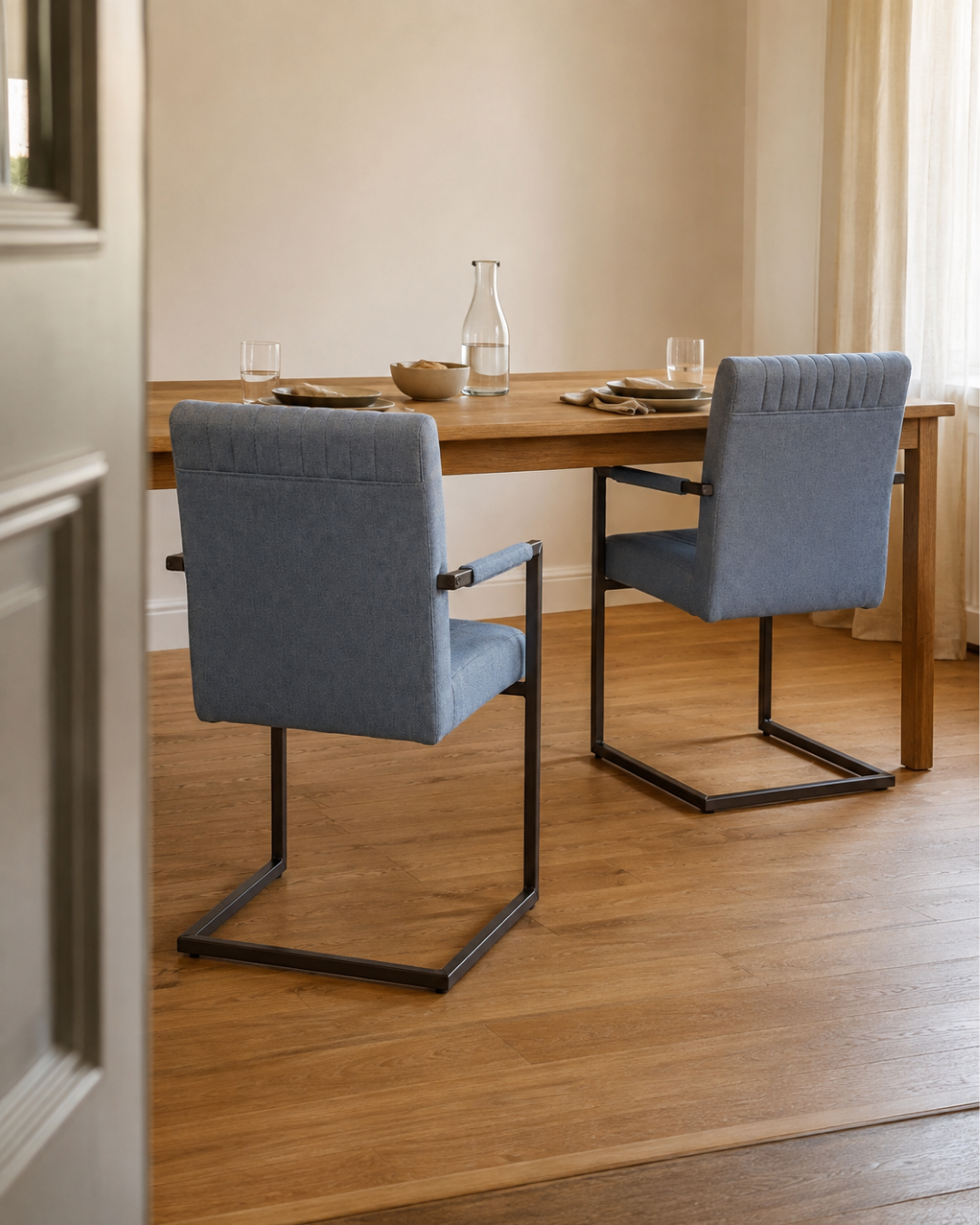Câte persoane pot mânca confortabil la masa ta de dining?