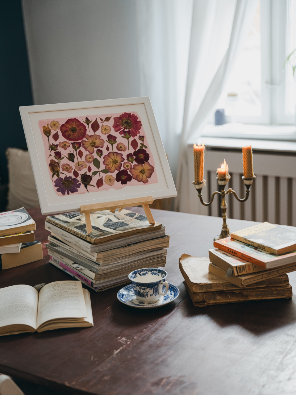 Gradina cu trandafiri - print de arta cu flori presate traditional, hartie premium, inramat, dimensiuni personalizate, cadou ideal pentru casa [2]