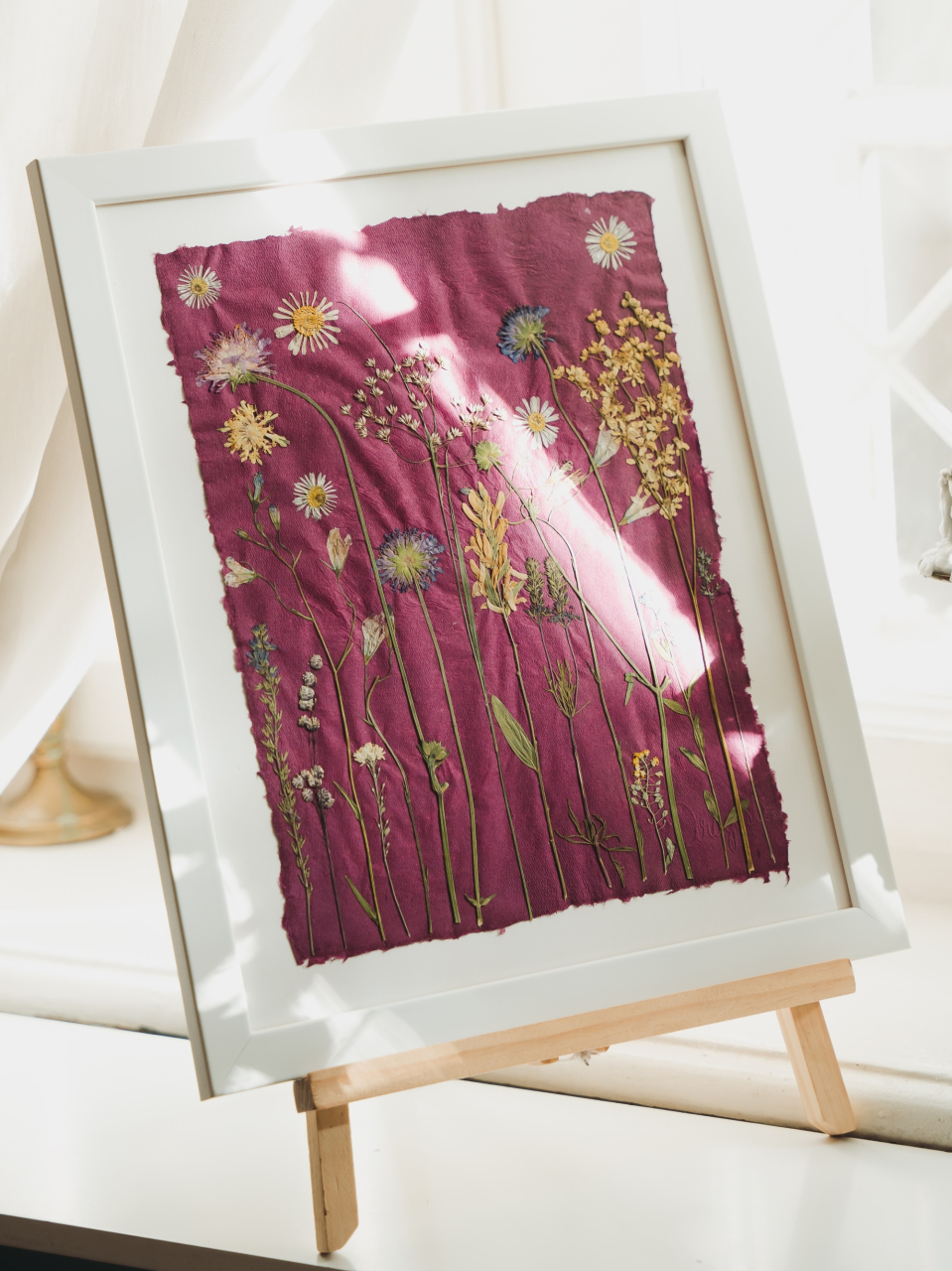 Noaptea in poienita - print de arta cu flori presate traditional, hartie premium, inramat, dimensiuni personalizate, cadou ideal pentru casa [2]