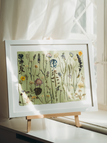 Printuri de arta - In poienita - print de arta cu flori presate traditional, hartie premium, inramat, dimensiuni personalizate, cadou ideal pentru casa