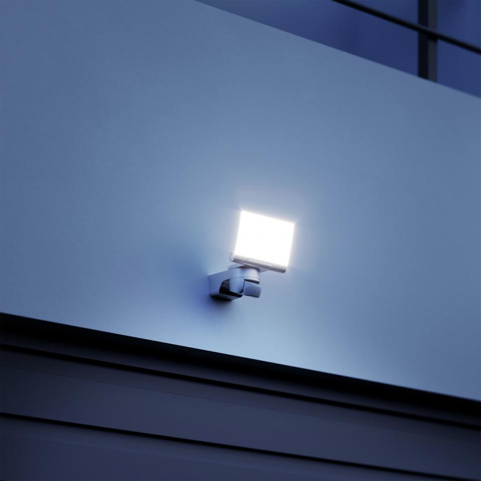 Reflector LED XLED Home 2 cu detector de miscare alb [2]