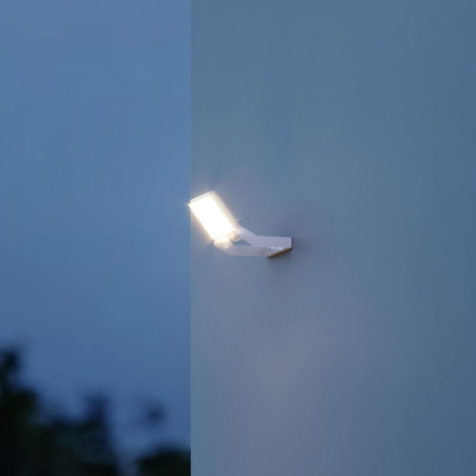 Reflector LED XLED ONE S cu detector de miscare [2]
