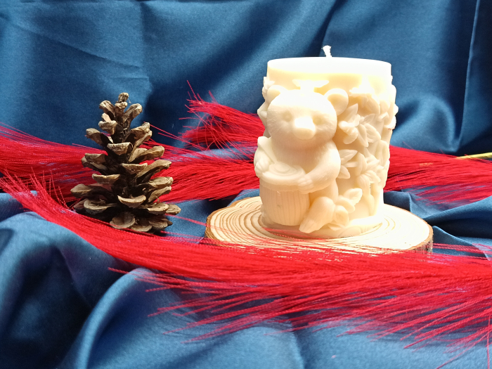 lumanare-sculptata-urs-doua-fete-ceara-naturala-220g.jpg [4]