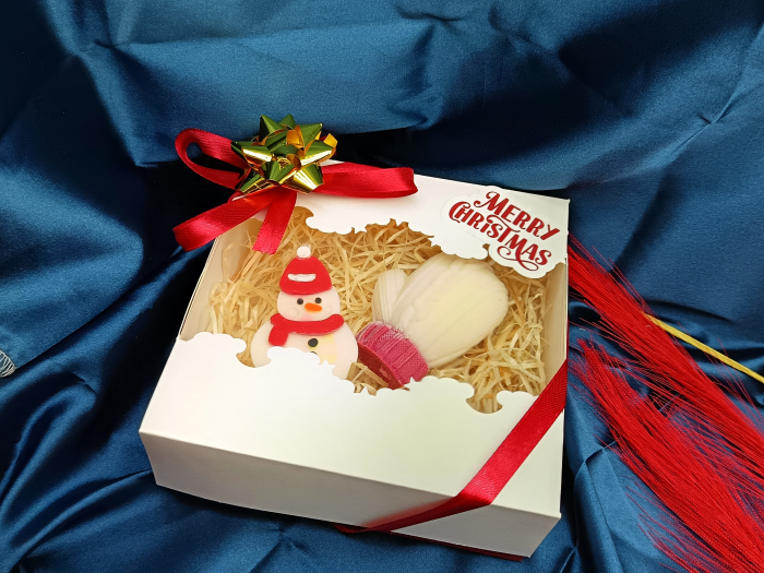 set-cadou-craciun-lumanare-manusa-om-de-zapada-merry-christmas.jpg [6]