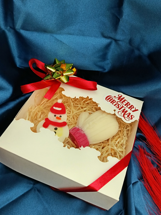 set-cadou-craciun-lumanare-manusa-om-de-zapada-merry-christmas.jpg [5]
