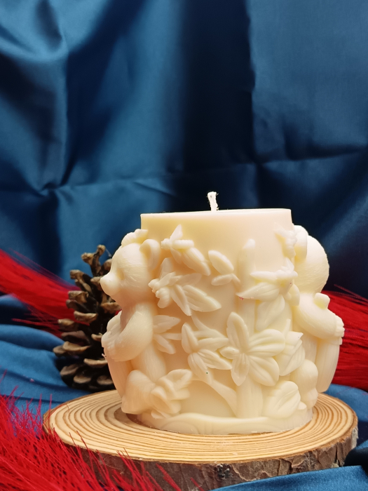 lumanare-sculptata-urs-doua-fete-ceara-naturala-220g.jpg [5]