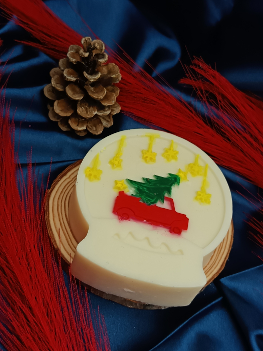 lumanare-parfumata-craciun-brad-masinuta-stelute-handmade-170g.jpg [5]