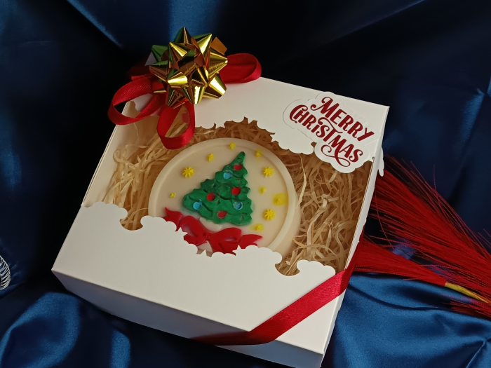 cadou-craciun-lumanare-parfumata-brad-mare-cu-fundita-rosie-si-stelute-cutie-merry-christmas [5]