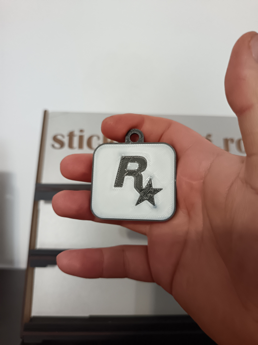 breloc-3d-rockstar-gta-alb-negru-gaming [2]
