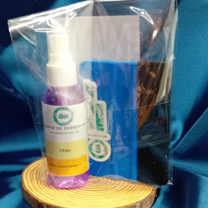 kit-aplicare-stickere-auto-racleta-solutie-degresare.jpg [5]