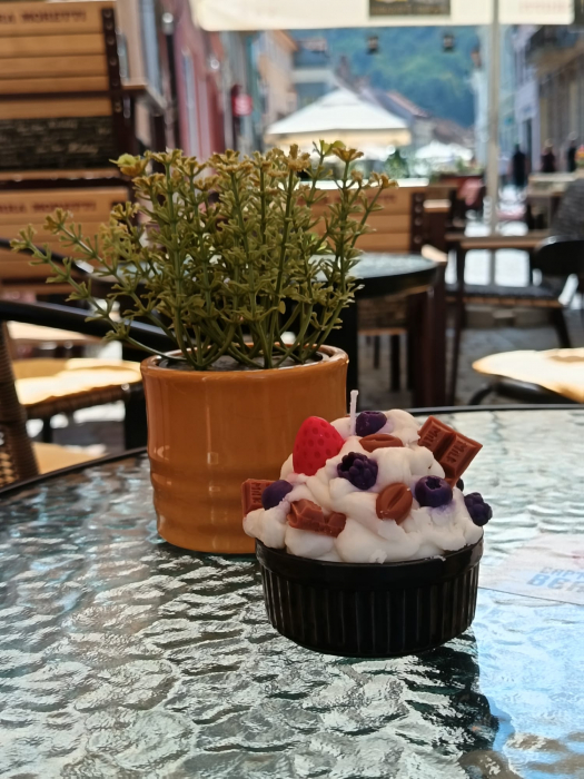 lumanare-parfumata-handmade-ceara-soia-frisca-ciocolata-afine-zmeura-cafea-capsuni.jpg [4]