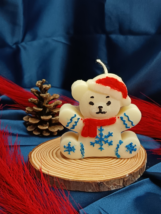 lumanare-parfumata-ursulet-cu-caciula-si-fular-fulgi-zapada-pictata-manual [6]