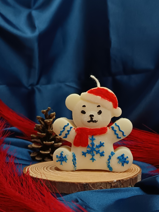 lumanare-parfumata-ursulet-cu-caciula-si-fular-fulgi-zapada-pictata-manual [5]