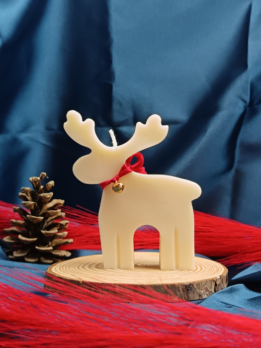 lumanare-parfumata-ren-cu-fular-rosu-si-clopotel-95x85cm-70g-stickitmag.jpg [6]