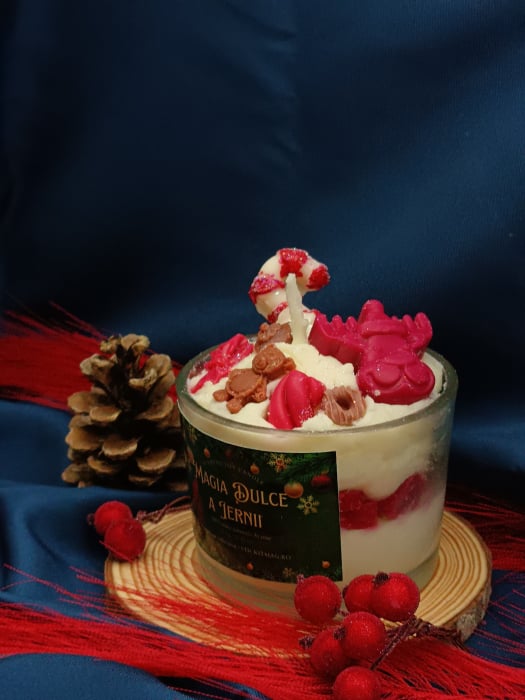 lumanare-parfumata-magia-dulce-a-iernii-cofetaria-mosului-stickitmag [1]