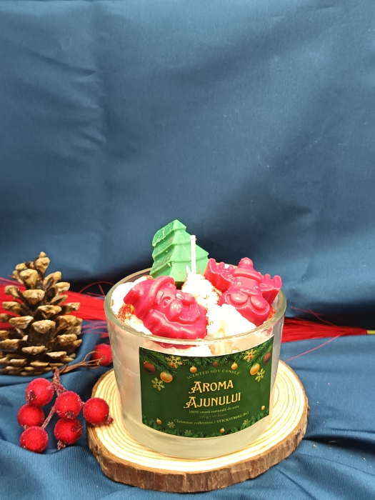 lumanare-parfumata-aroma-ajunului-cofetaria-mosului-stickitmag [1]
