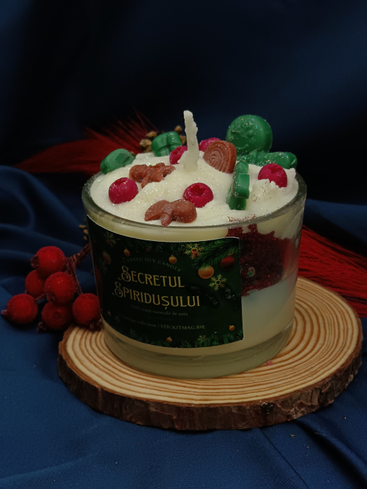 lumanare-parfumata-secretul-spiridusului-cofetaria-mosului-stickitmag [8]
