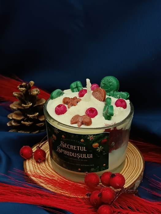 lumanare-parfumata-secretul-spiridusului-cofetaria-mosului-stickitmag [4]