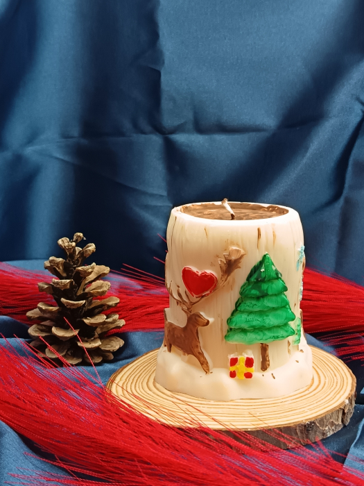 lumanare-parfumata-cu-reni-brazi-stelute-inimioare-pictata-manual-7x7cm-190g-stickitmag.jpg [1]