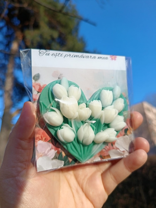 lumanare-parfumata-martisor-inima-verde-ghiocei-tu-esti-primavara-mea-stickitmag [3]