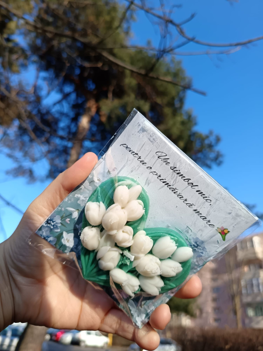 lumanare-parfumata-martisor-inima-verde-ghiocei-tu-esti-primavara-mea-stickitmag [4]