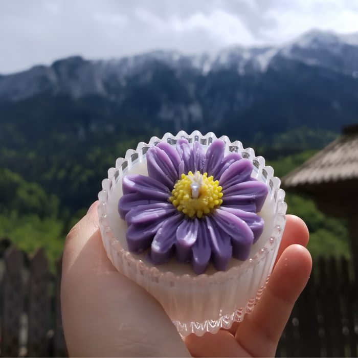 lumanare-parfumata-ceara-cocos-floare-violet-bomboniera-handmade-stickitmag [2]