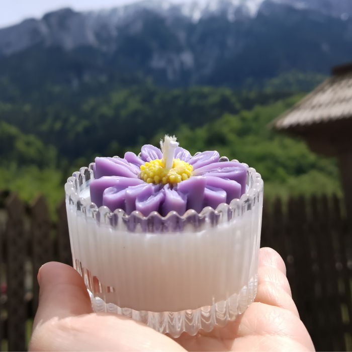 lumanare-parfumata-ceara-cocos-floare-violet-bomboniera-handmade-stickitmag [3]