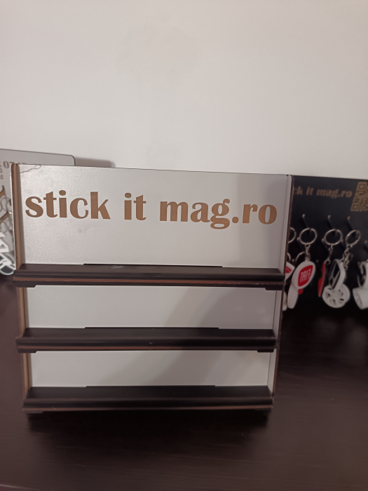 stand-alb-3-sertare-martisoare-brelocuri-personalizabil [3]