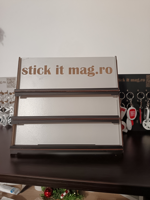 stand-alb-3-sertare-martisoare-brelocuri-personalizabil [2]