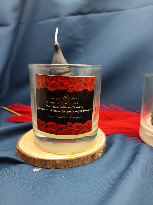 lumanare-parfumata-flacara-tacerii-exterior-negru-interior-rosu [2]