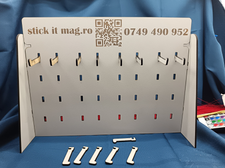 stand-brelocuri-personalizat-32-agatatori-pfl-alb-display [1]