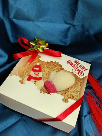 set-cadou-craciun-lumanare-manusa-om-de-zapada-merry-christmas.jpg [4]