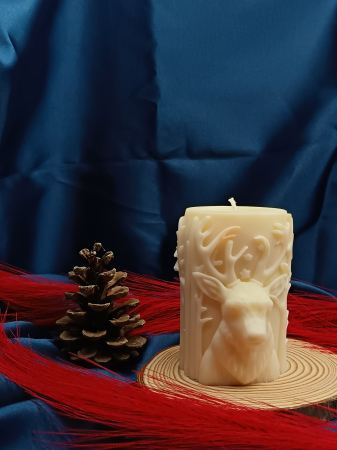 lumanare-sculptata-ceara-naturala-cerb-peisaj-iarna-180g.jpg [1]