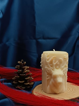 Lumânări Parfumate Animăluțe - lumanare-sculptata-ceara-naturala-cerb-peisaj-iarna-180g.jpg