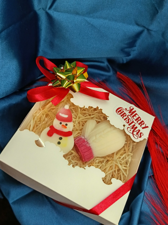 set-cadou-craciun-lumanare-manusa-om-de-zapada-merry-christmas.jpg [3]