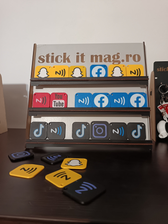 Brelocuri Personalizate - breloc-nfc-3d-personalizat-social-media-wifi