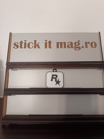 Brelocuri Personalizate - breloc-3d-rockstar-gta-alb-negru-gaming