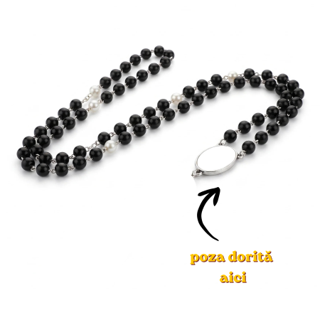 Cadouri de Paște pentru Bunici - colier-cu-margele-negre-albe-pandantiv-personalizabil.webp